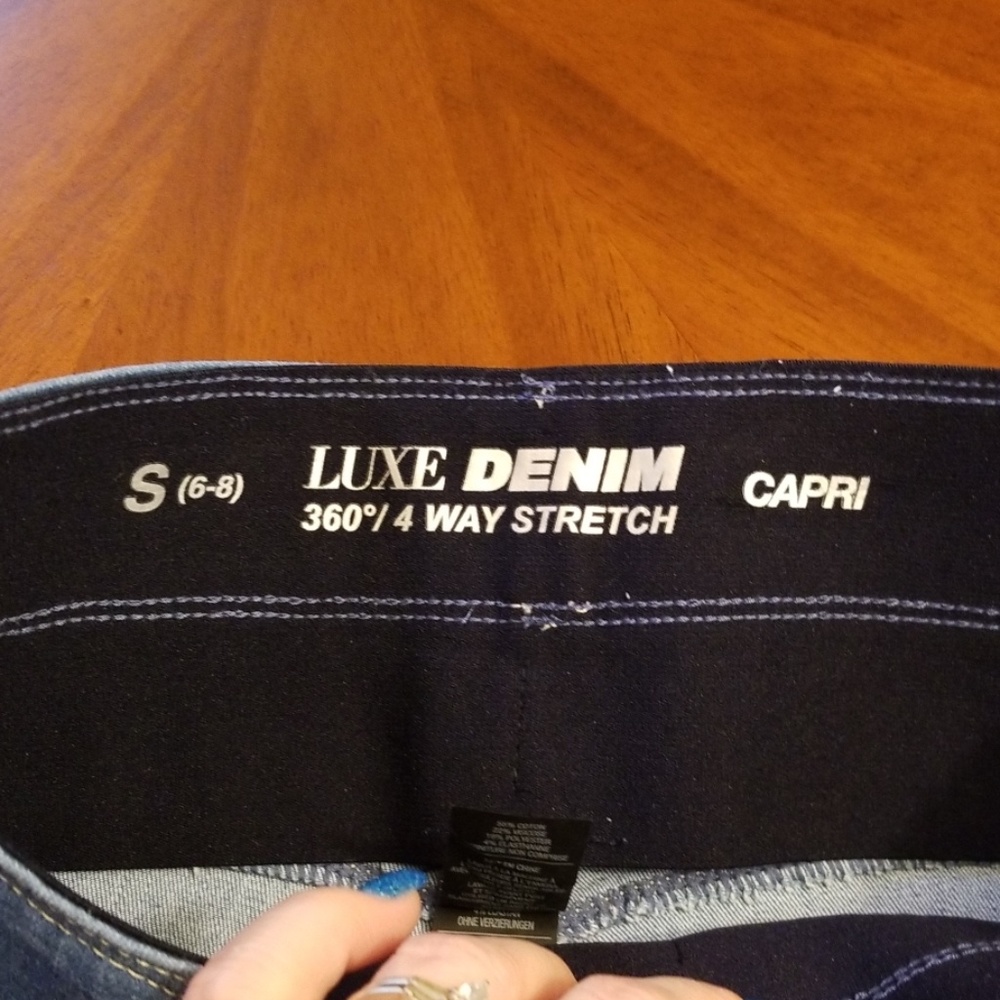 LUXE denim stretch capri embroidered flowers j bin - Picture 6 of 8